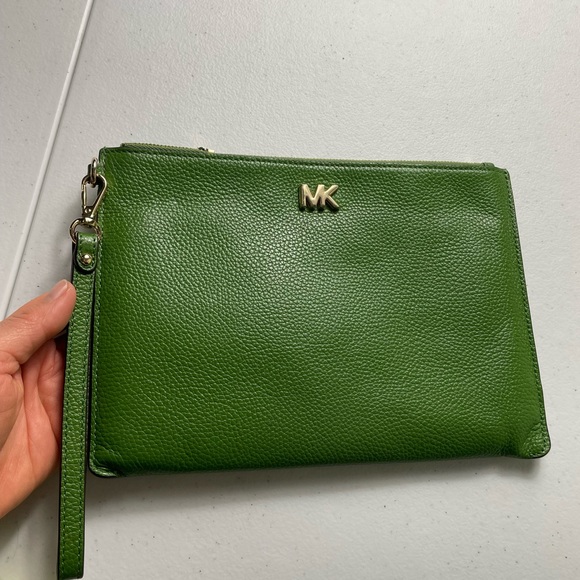 Michael Kors purse - Picture 8 of 13